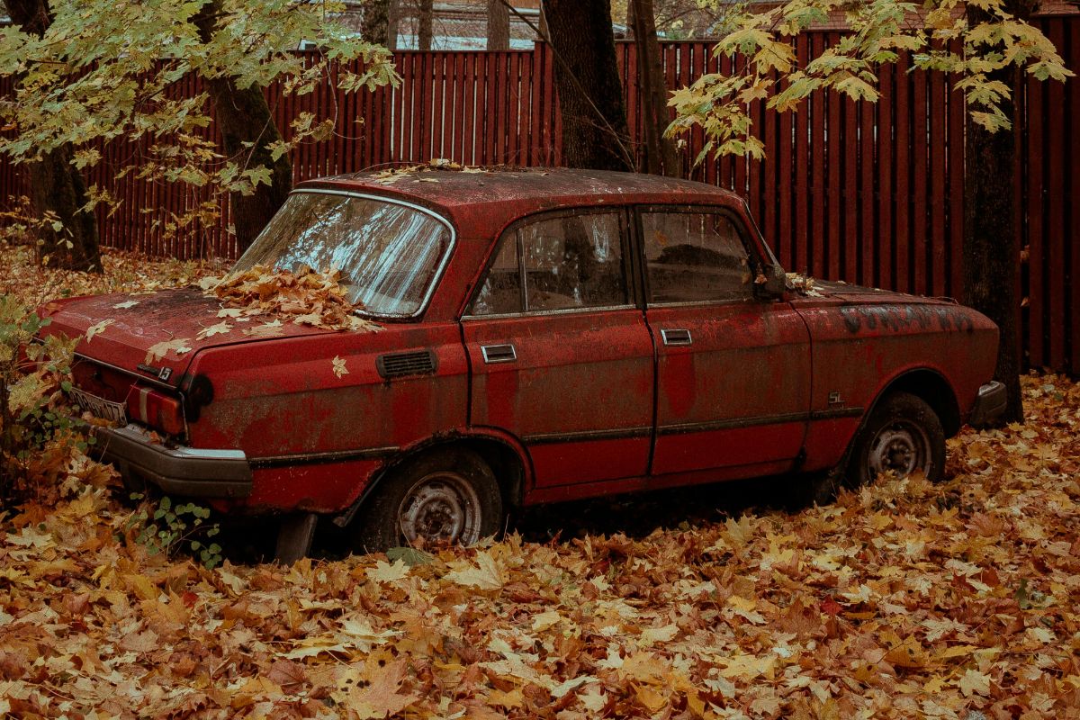 Abandoned car Abandoning a Car in Canada: Laws, Fines & Safer Alternatives