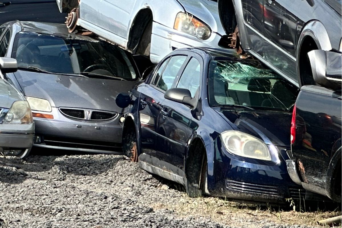 How Scrap Car Removal Companies Recycle a Car